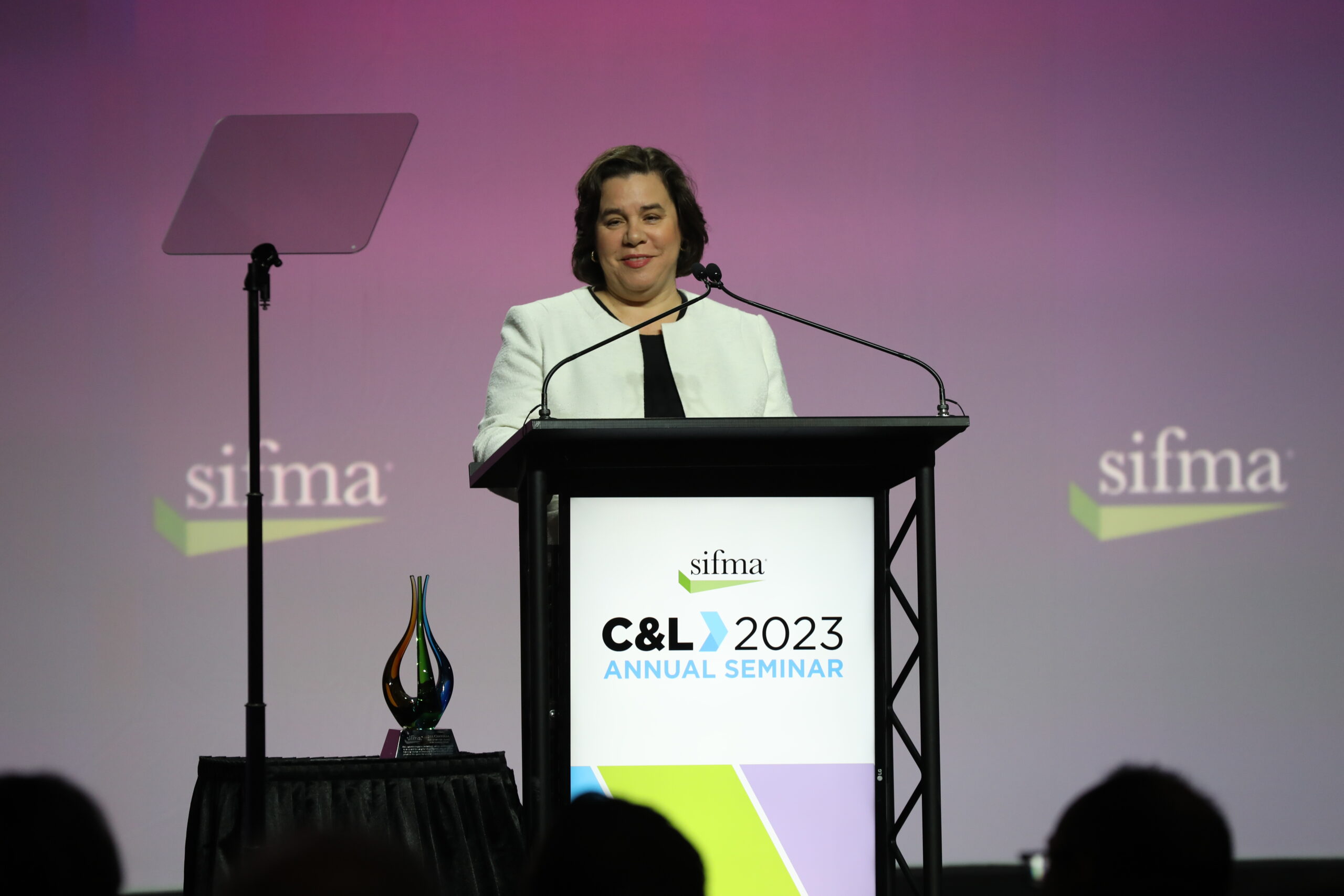 Jill Centella, JPMorgan Chase & Co. accepts the 2023 DE&I Advocate Award at the SIFMA C&L Annual Seminar